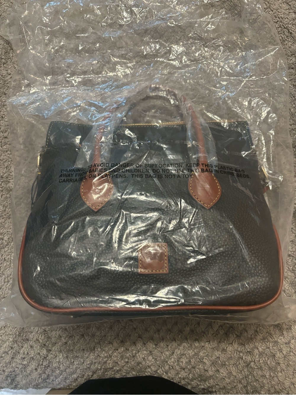 BRAND NEW Dooney and Bourke Pebble Grain Satchel - Picture 4 of 6